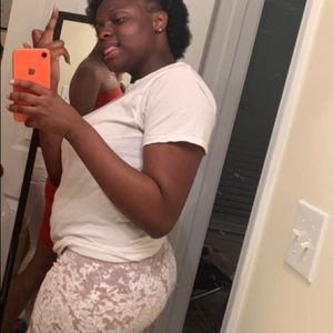 Meet your Posher, Aniya Instagram: foreigndojjjaa